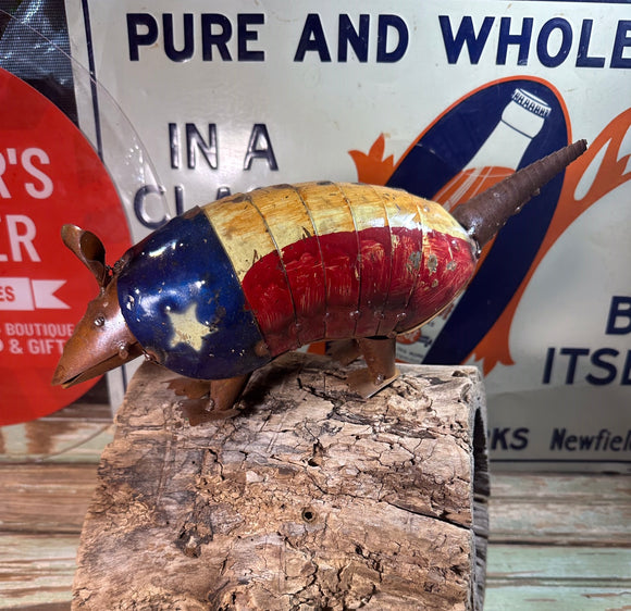 Metal Texas Armadillo Handcrafted￼ Sculpture 